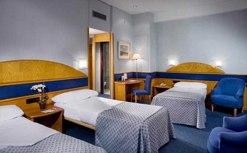 מלון מדריד Agumar מראה חיצוני תמונה A room at the hotel