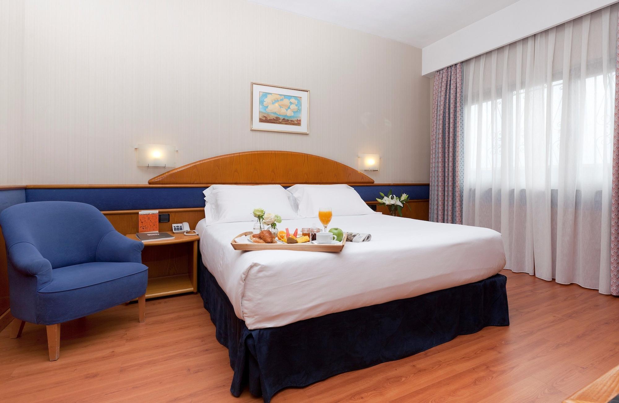 מלון מדריד Agumar מראה חיצוני תמונה Room at the hotel