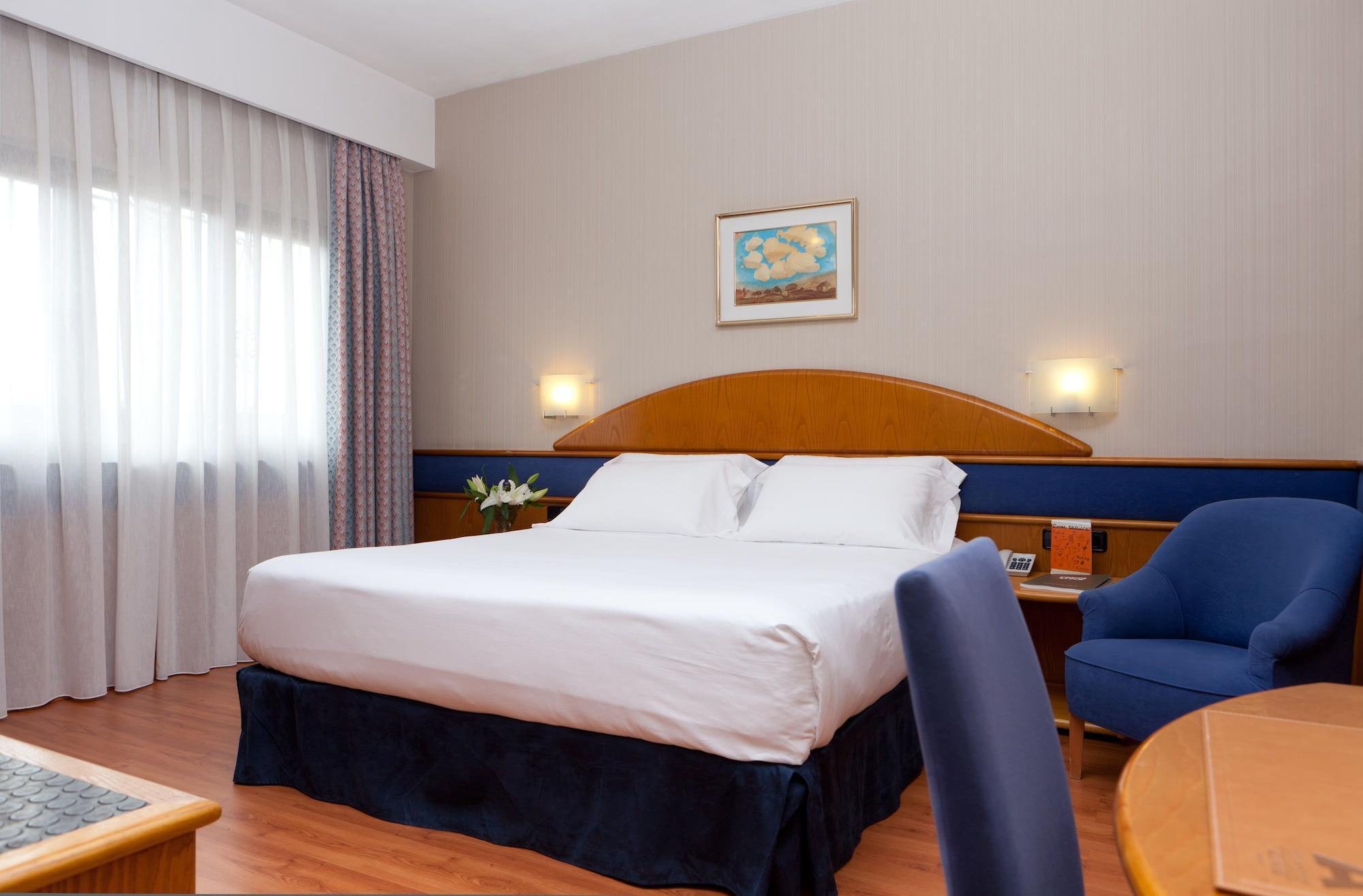 מלון מדריד Agumar מראה חיצוני תמונה Room at the hotel