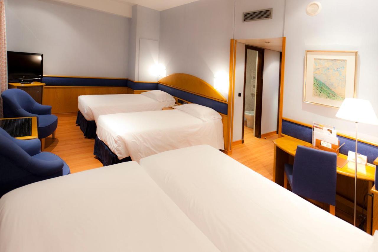 מלון מדריד Agumar מראה חיצוני תמונה Room at the hotel