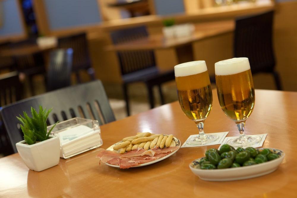 מלון מדריד Agumar מראה חיצוני תמונה Beer, ham and olives