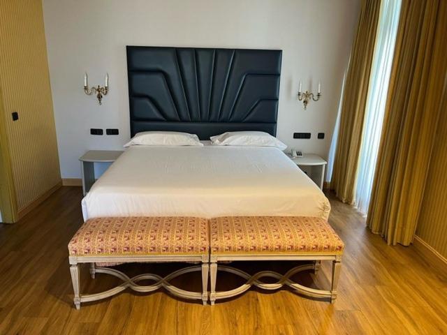מלון מדריד Agumar מראה חיצוני תמונה A room at the hotel