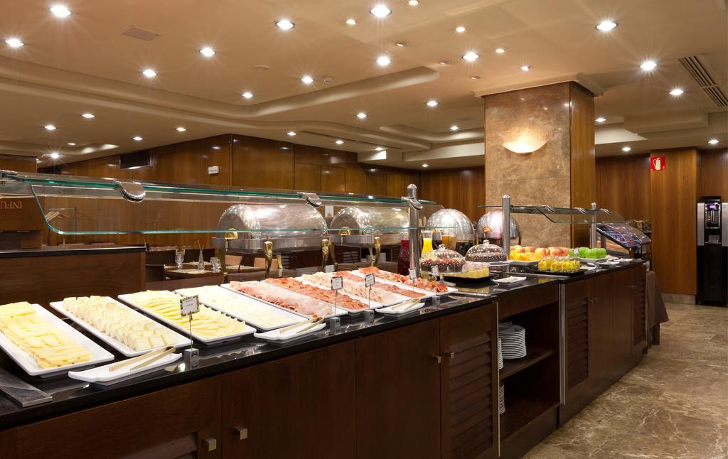מלון מדריד Agumar מראה חיצוני תמונה Breakfast buffet at a luxury hotel