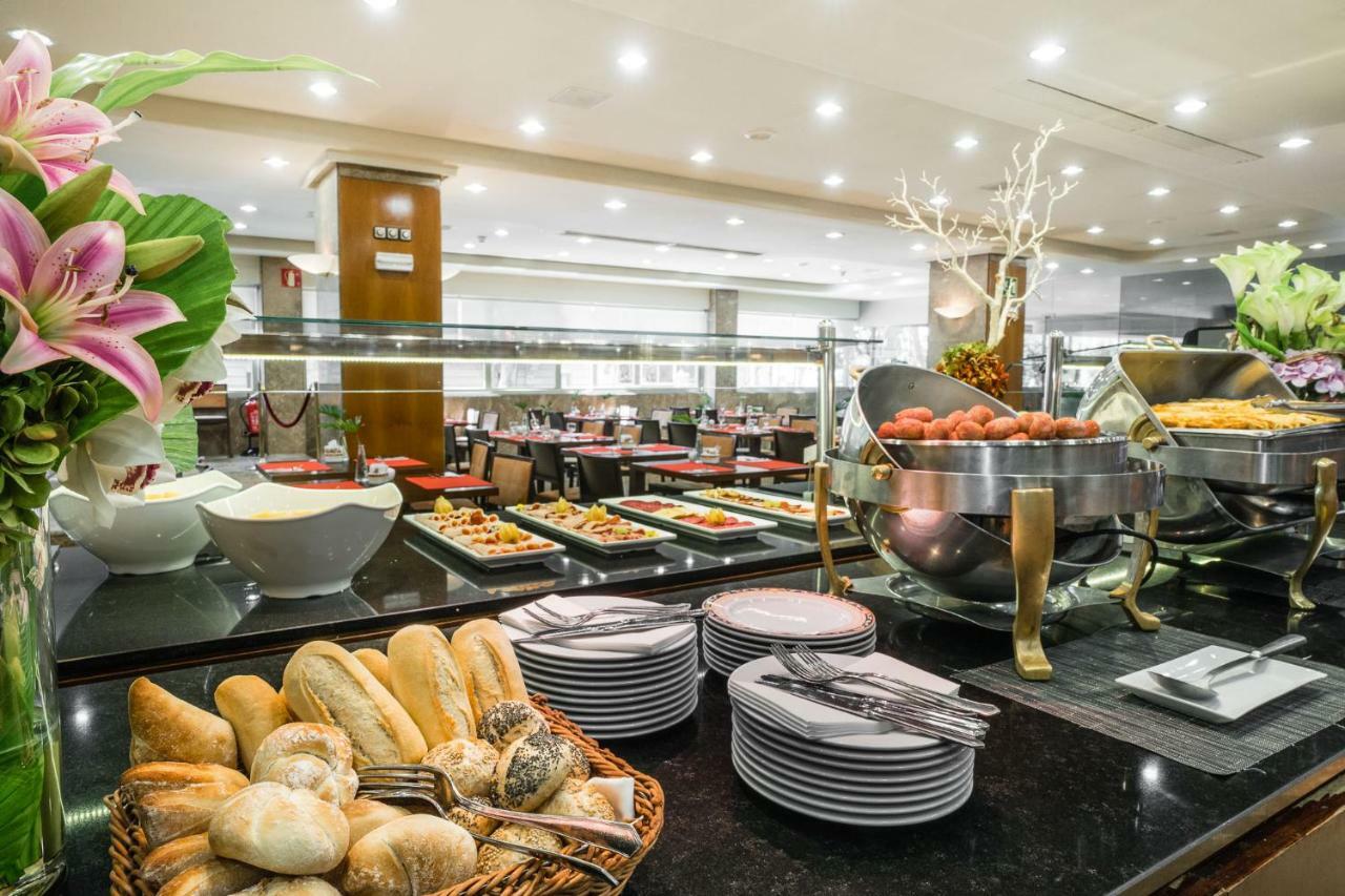 מלון מדריד Agumar מראה חיצוני תמונה Breakfast buffet at a luxury hotel