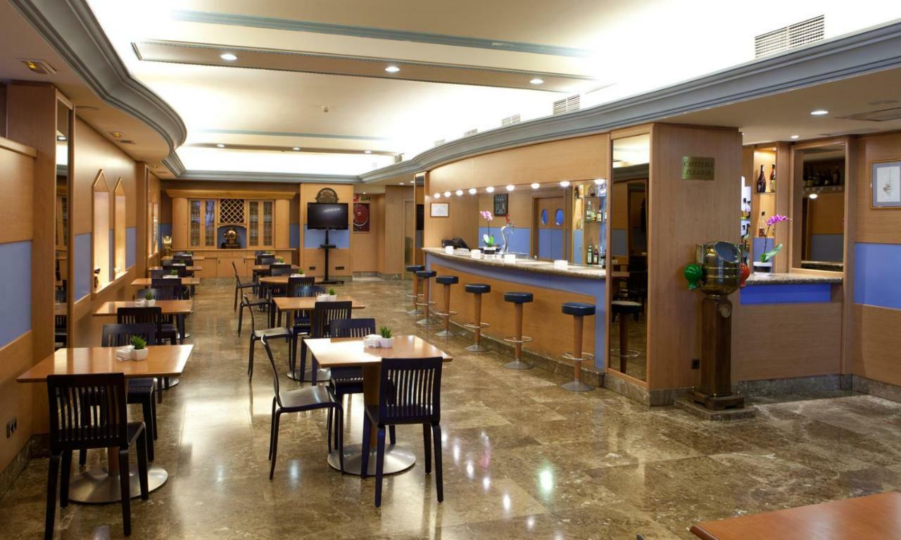 מלון מדריד Agumar מראה חיצוני תמונה Interior of the hotel