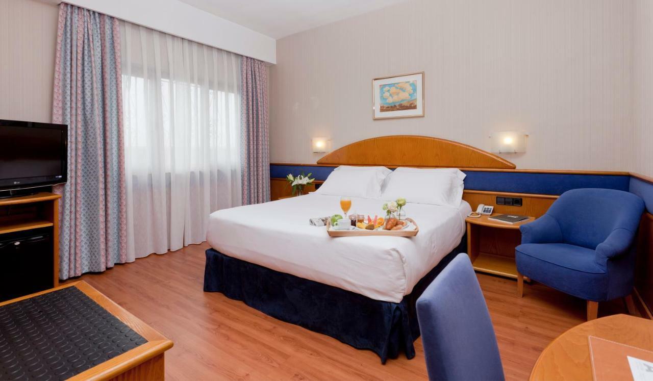 מלון מדריד Agumar מראה חיצוני תמונה Room at the hotel